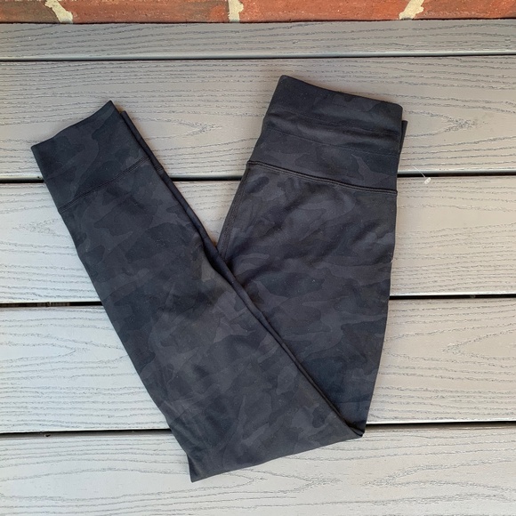 Vuori Halo Essential Hoodie and Vuori Daily Legging Set - Picture 11 of 16